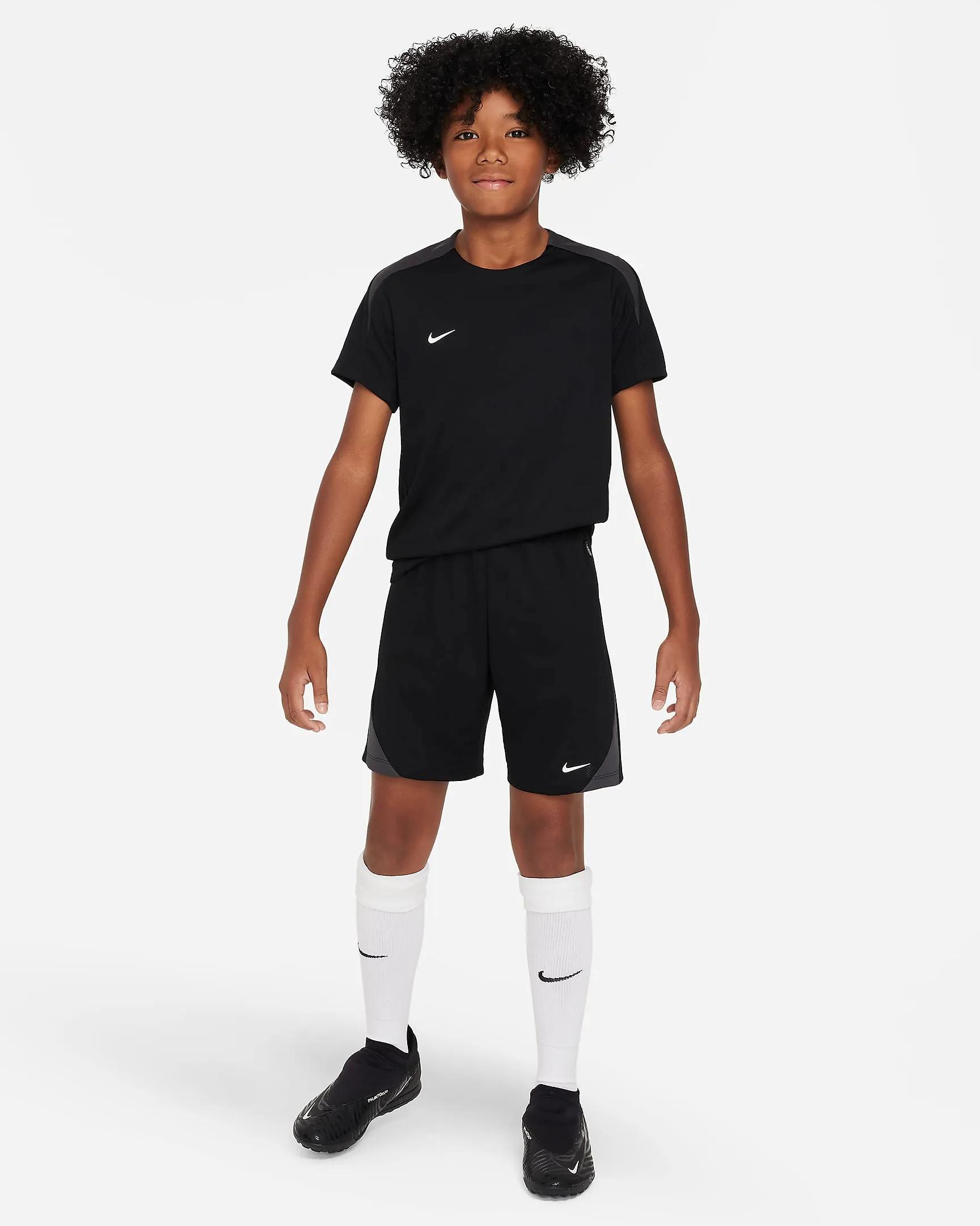 شورت Nike Dri-FIT Strike للأطفال الكبار Thumbnail 1
