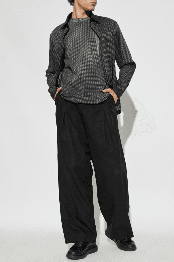 Stylish men's shirt with a subtle sheen Thumbnail 1