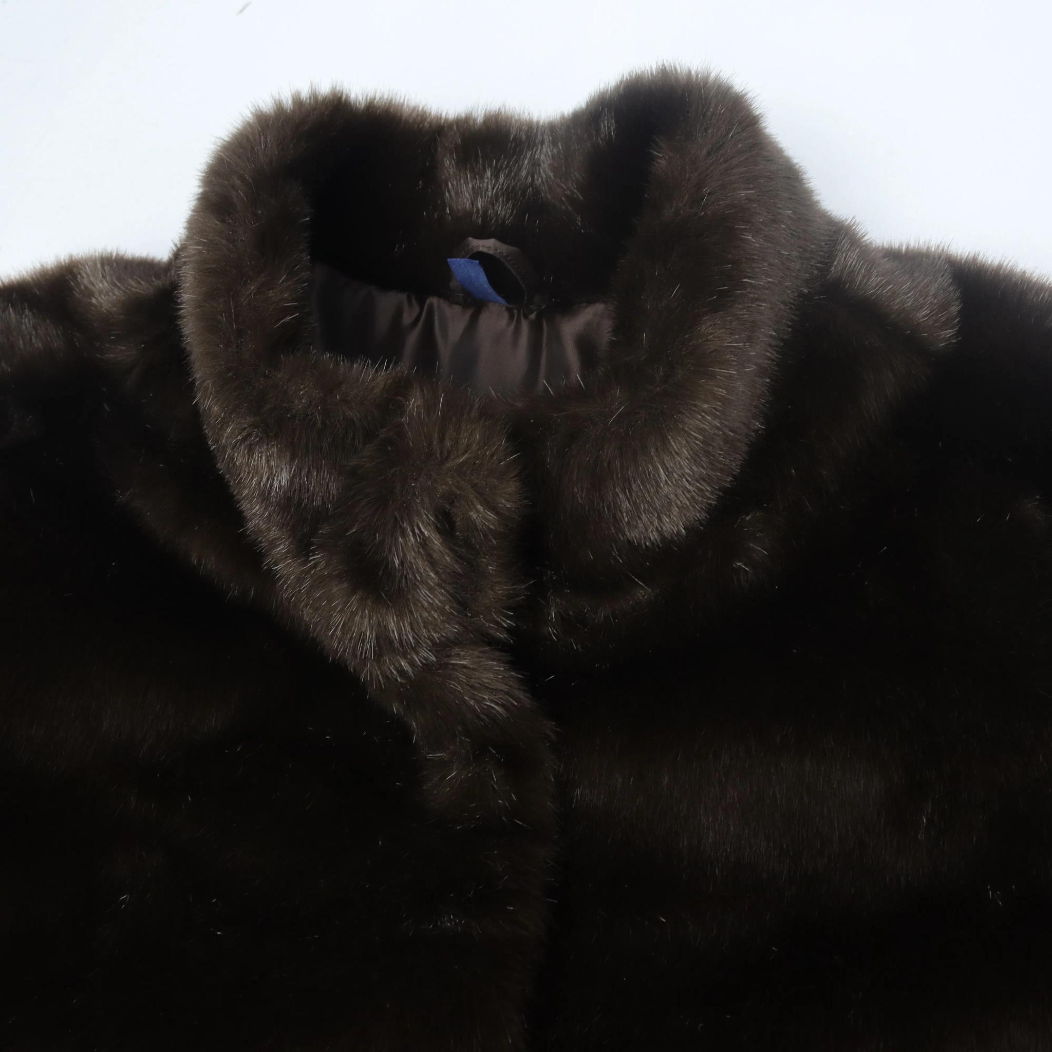 معطف من الفرو الصناعي من البوليستر مع ياقة عالية media preview 2