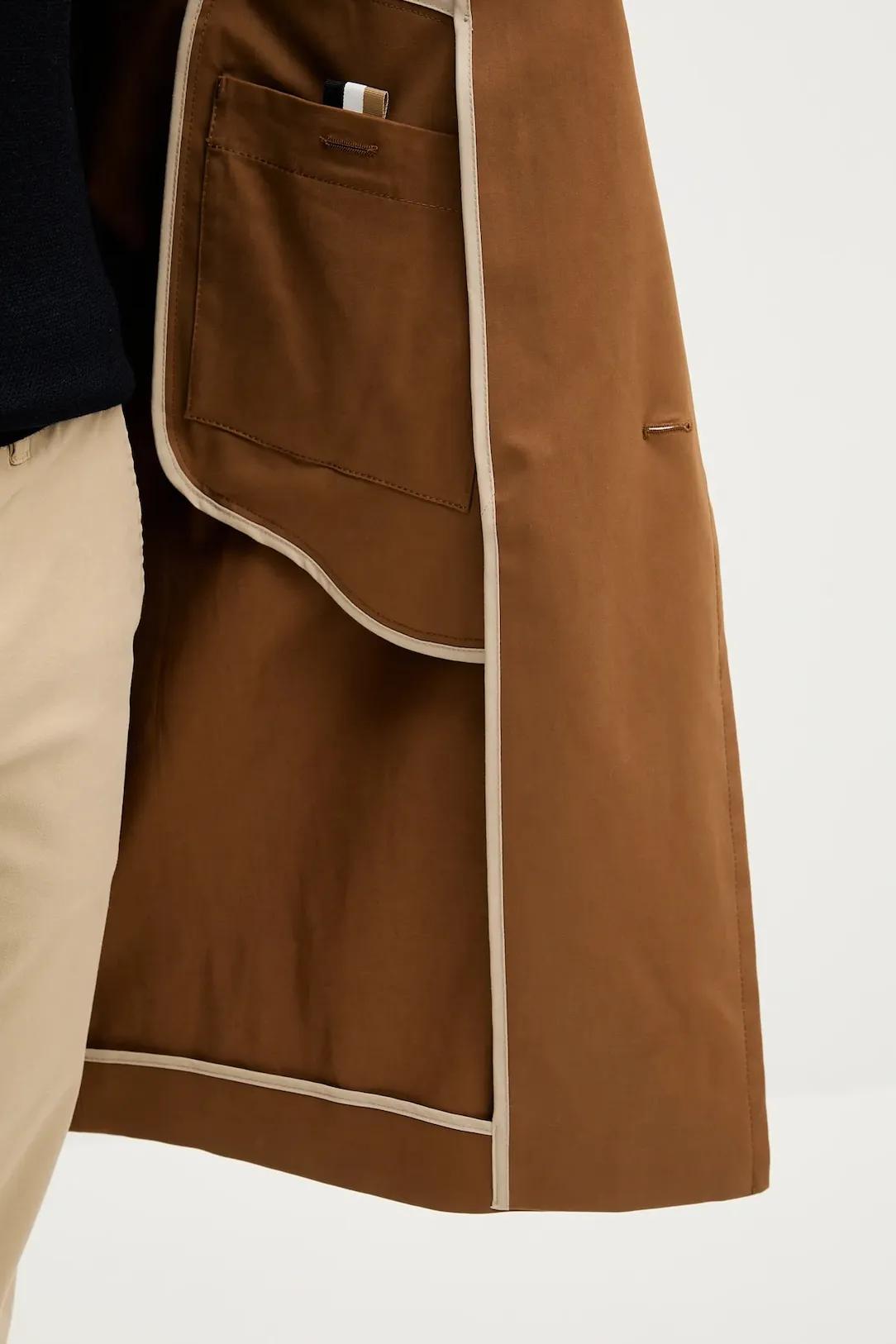 A coat with a stylish cut and a classic touch. Thumbnail 2