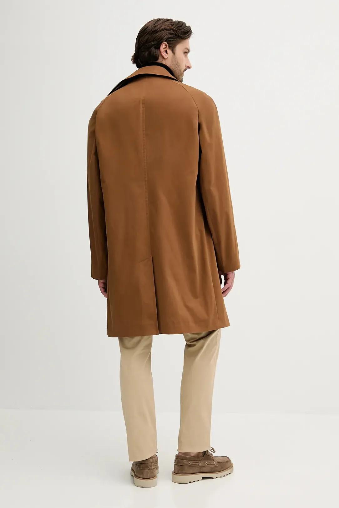 A coat with a stylish cut and a classic touch. Thumbnail 5