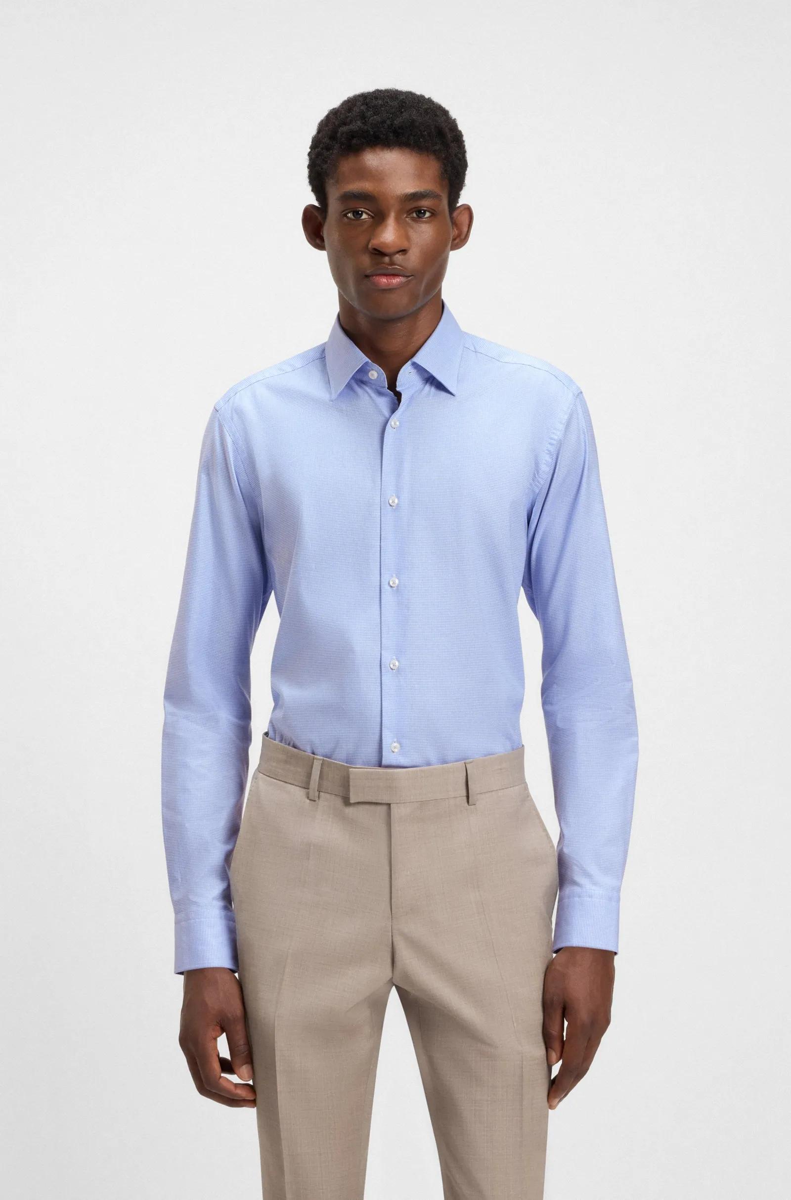 A shirt with a modern cut and high durability Thumbnail 1