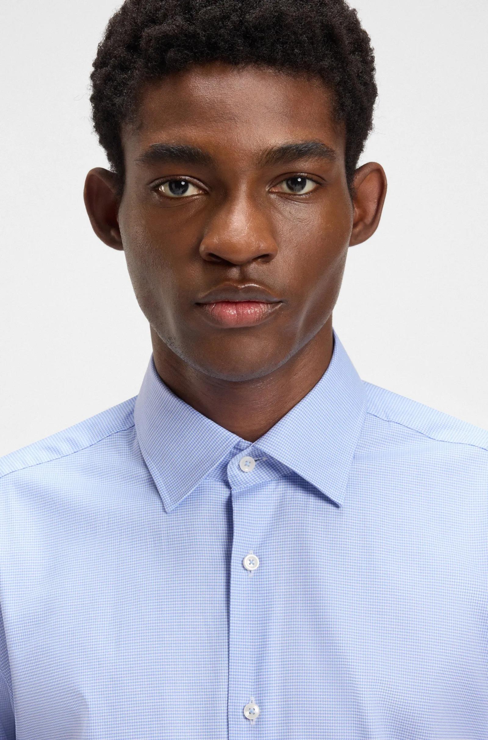 A shirt with a modern cut and high durability Thumbnail 2