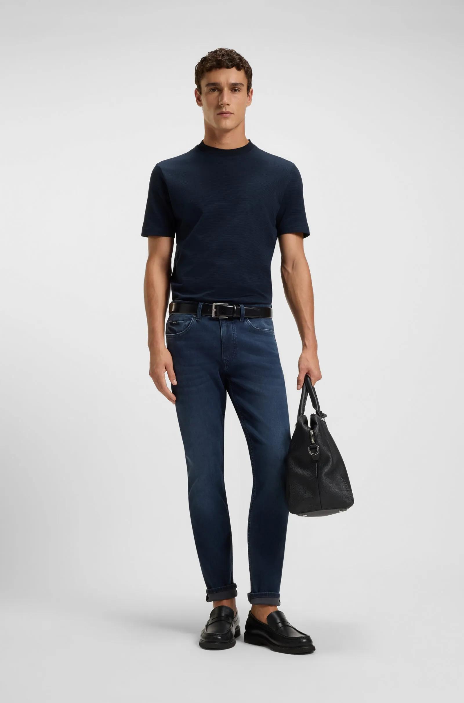 Modern design T-shirt with a slim fit Thumbnail 3