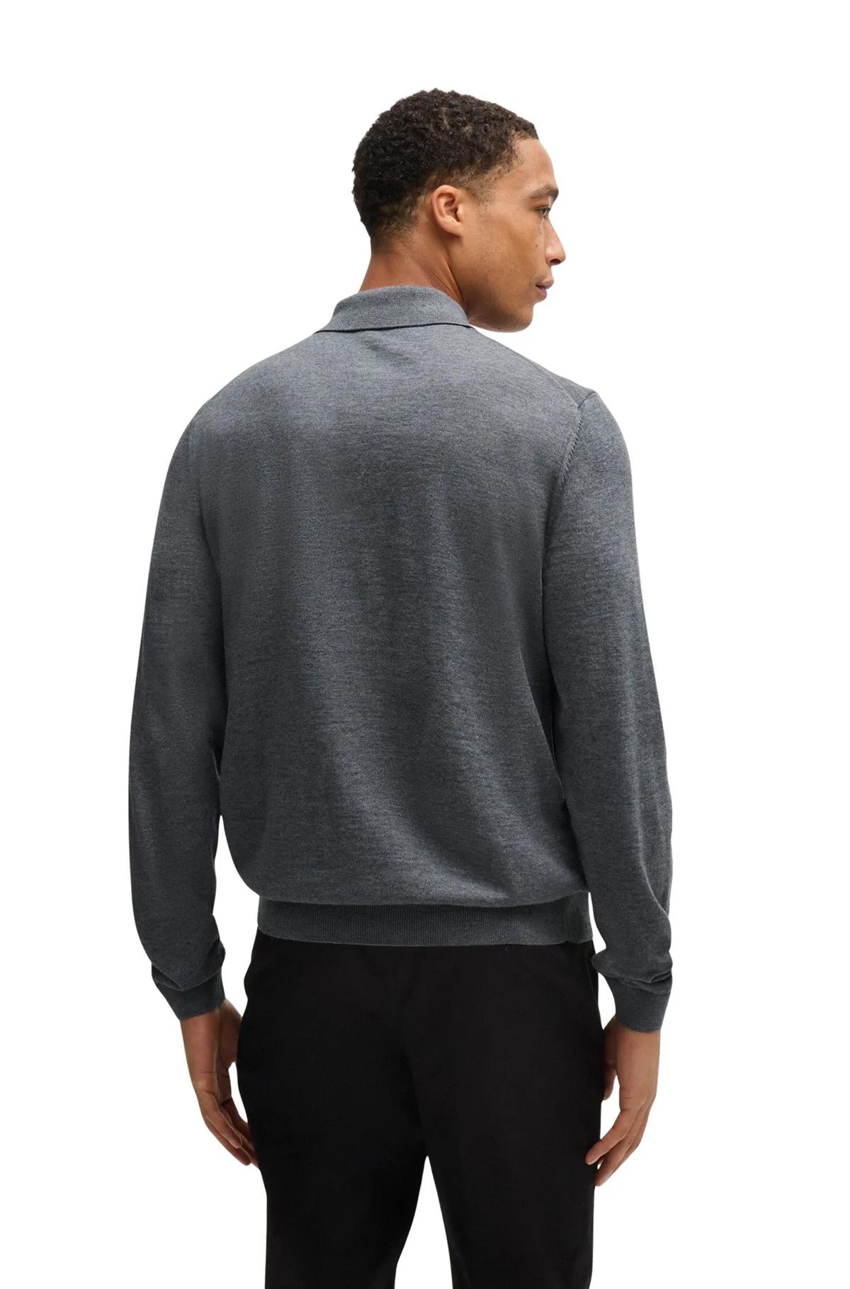 Men's jacket with a classic design that offers comfort and style. media preview 3