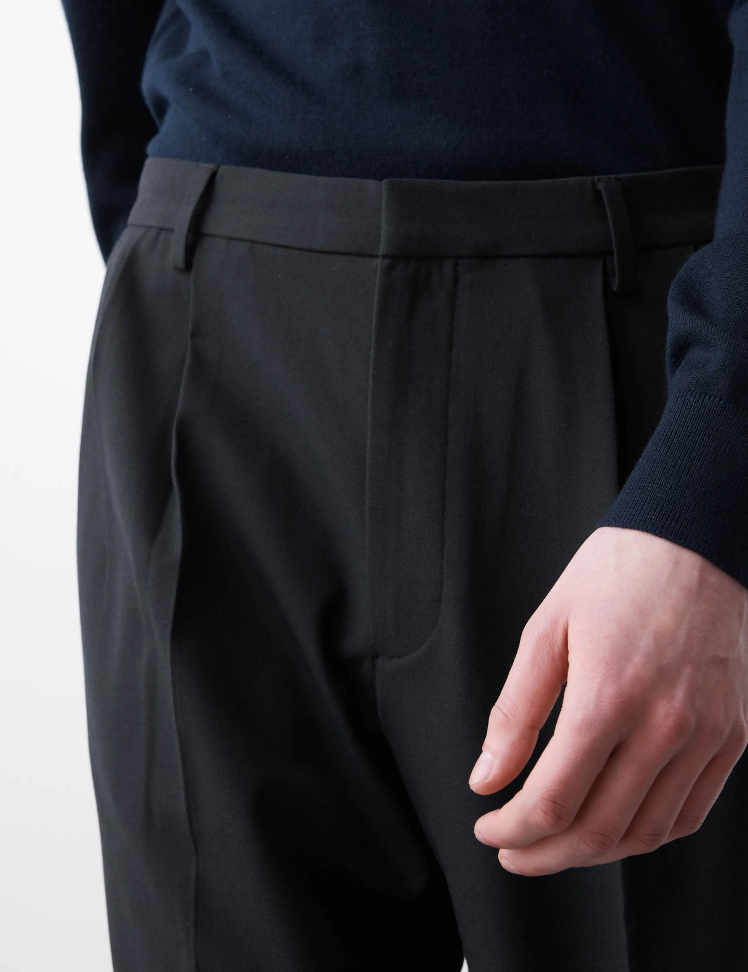 Men's stylish pleated trousers Thumbnail 3