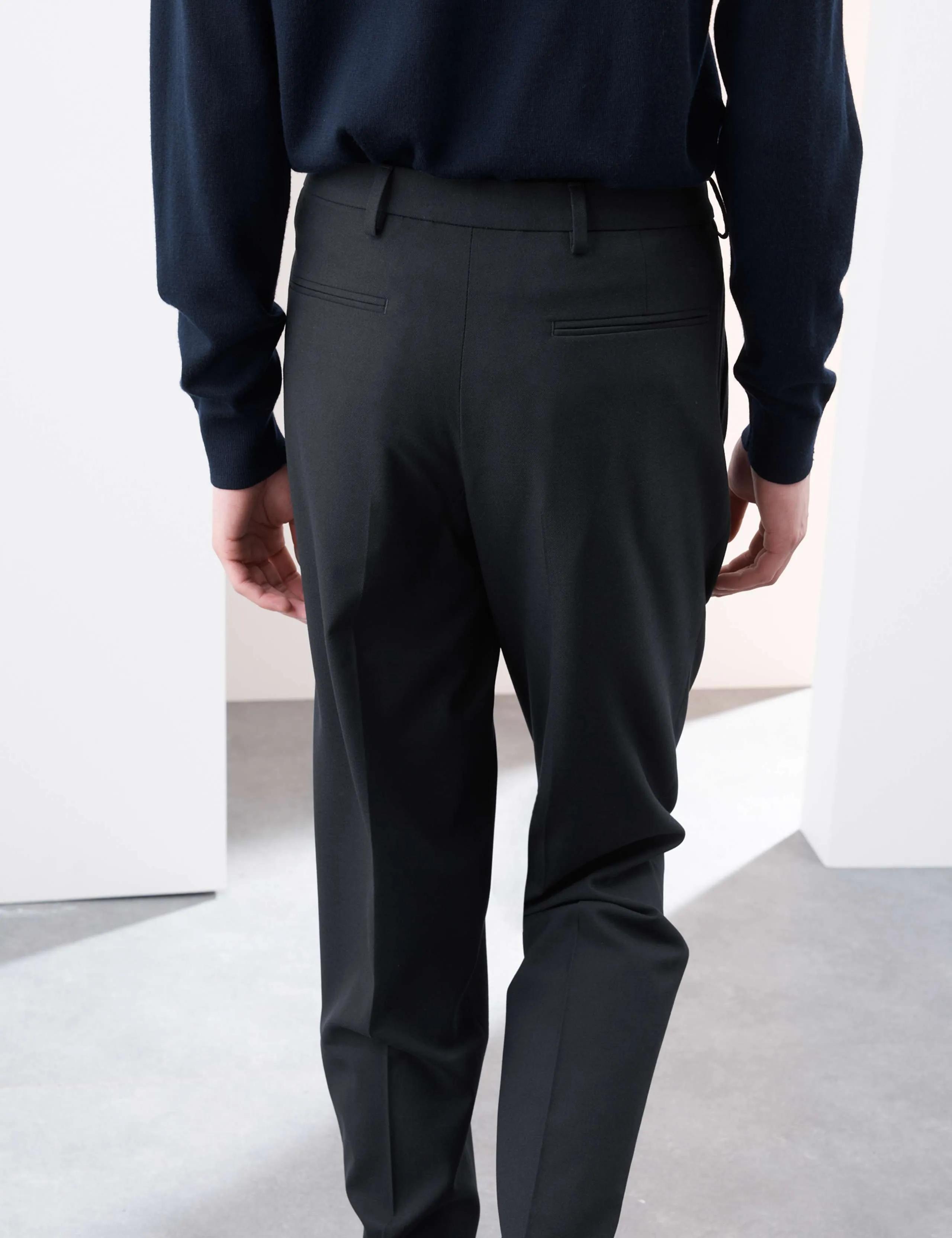 Men's stylish pleated trousers Thumbnail 4