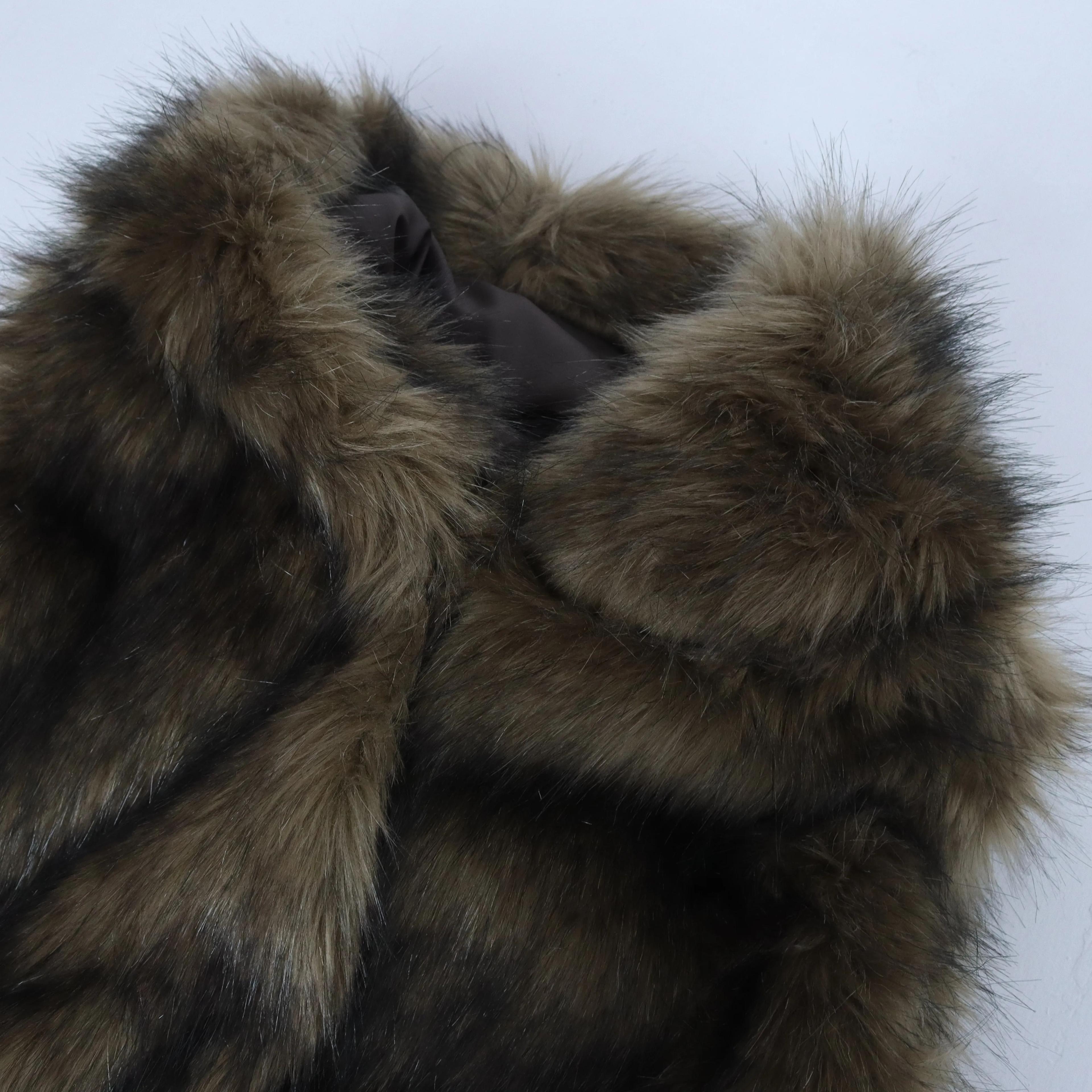 Plush Faux Fur Sleeveless Jacket Thumbnail 2