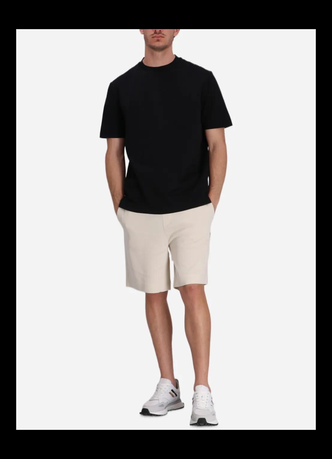 تيشيرت يمنحك إطلالة أنيقة alternative product image