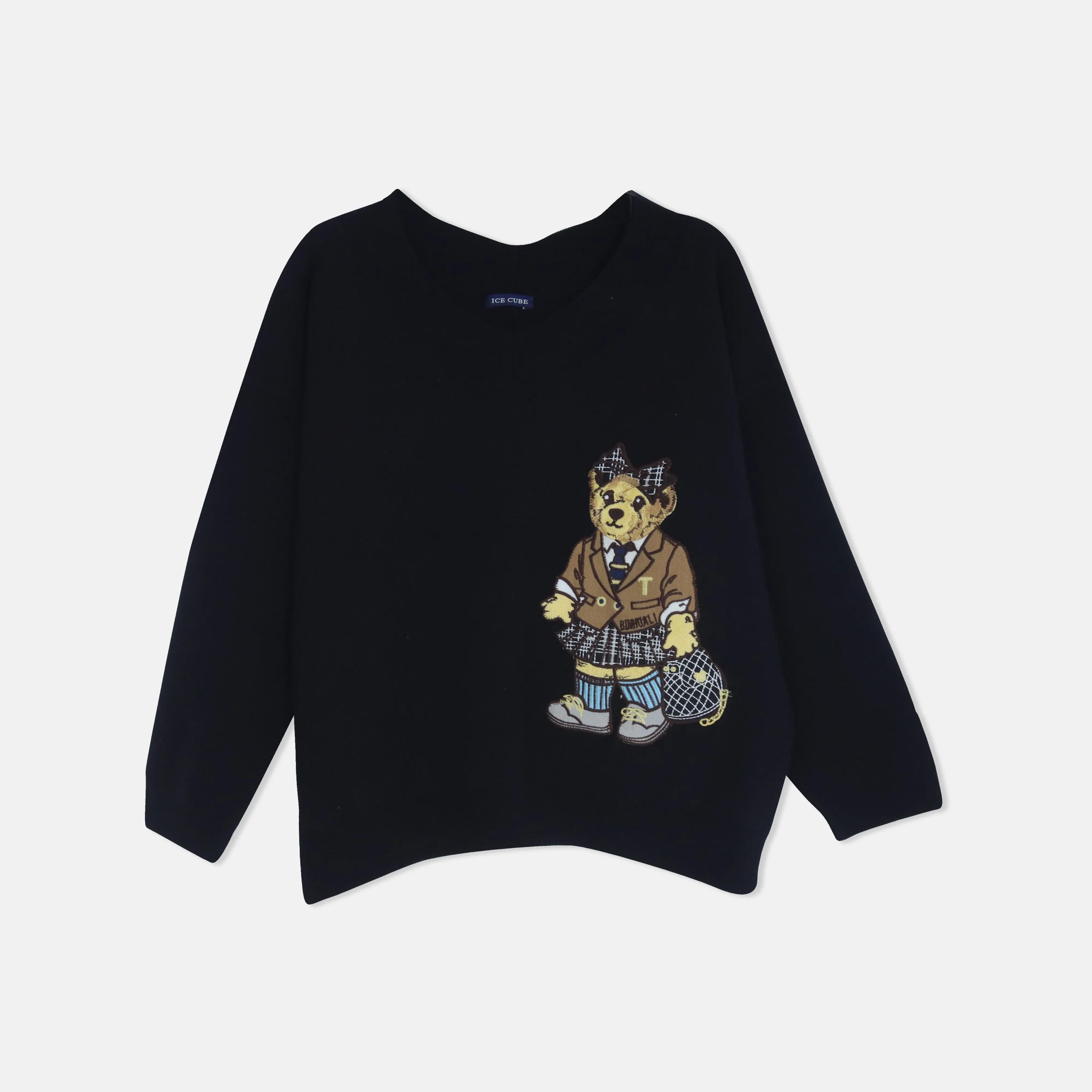 سترة نسائية برقبة على شكل حرف V ومزينة بتطريز دب Thumbnail 1