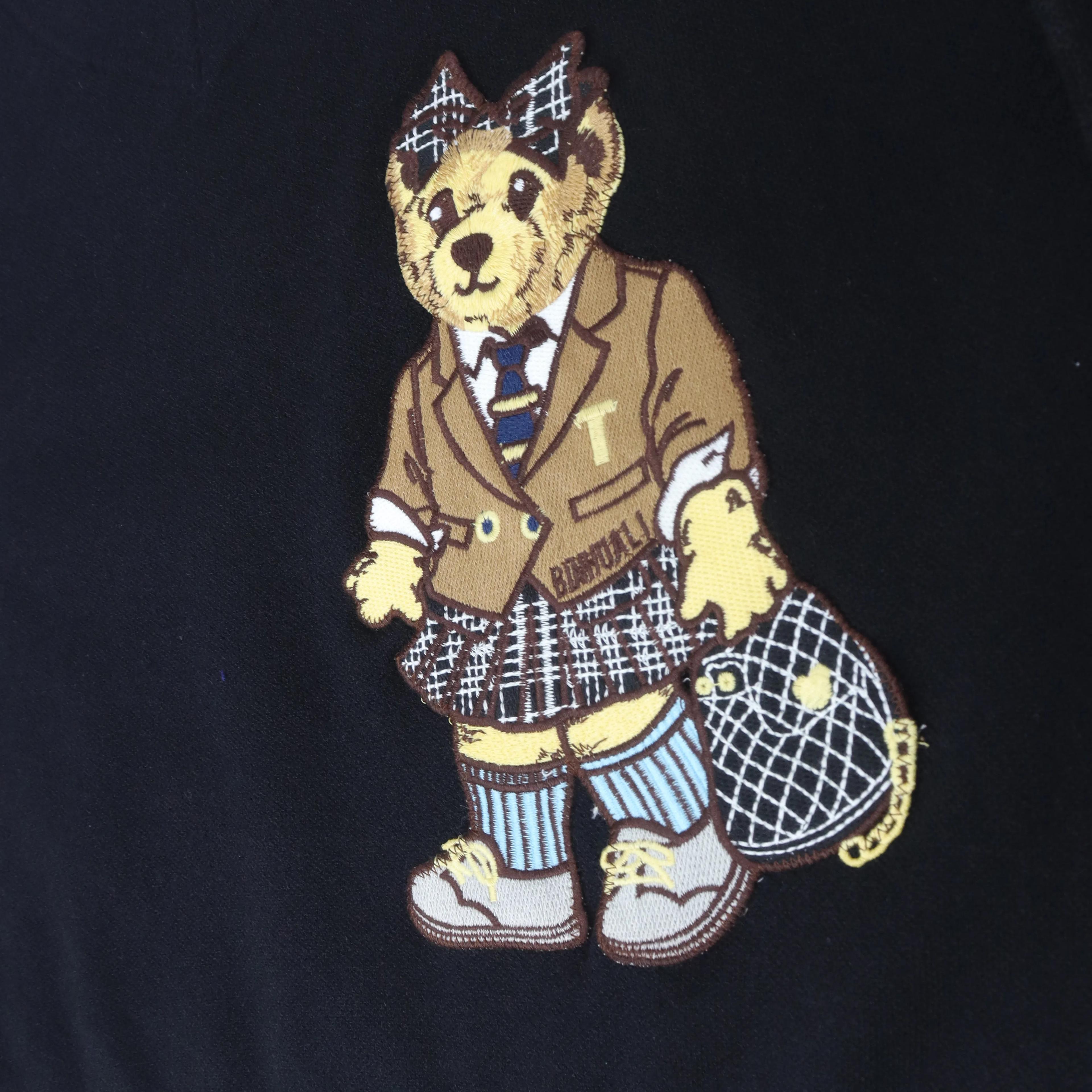 سترة نسائية برقبة على شكل حرف V ومزينة بتطريز دب Thumbnail 3