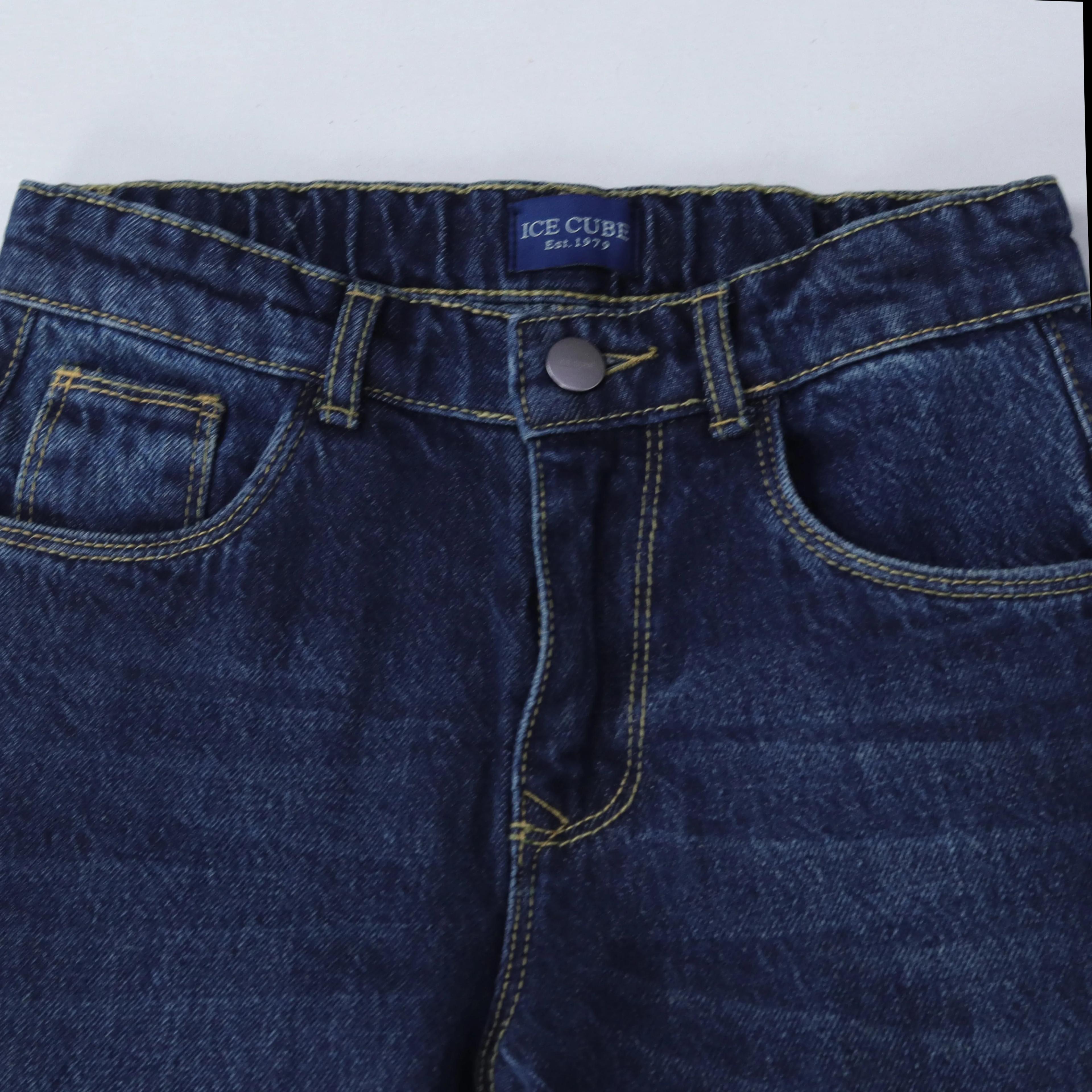 بنطلون جينز كلاسيكي مستقيم الساق للأولاد Thumbnail 2