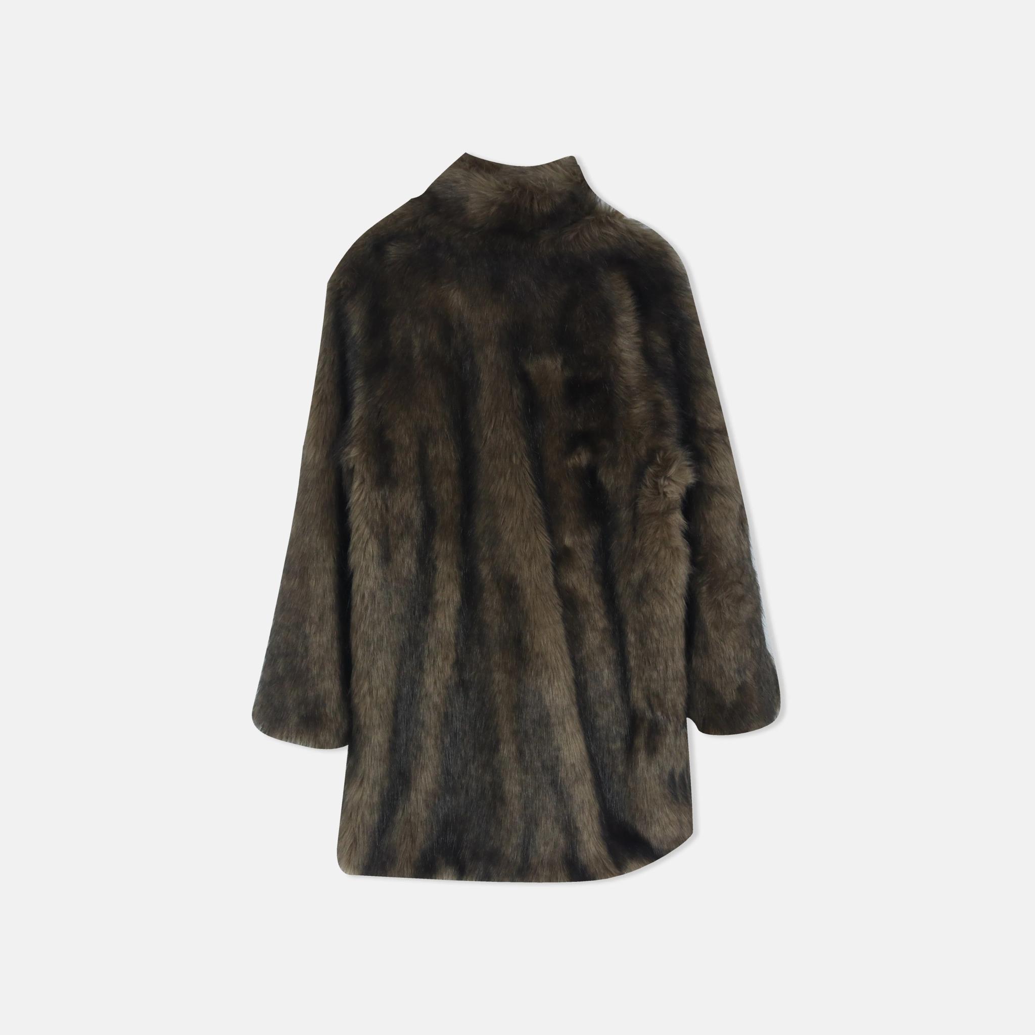 جاكيت نسائي مصنوع من الفرو الصناعي media preview 4