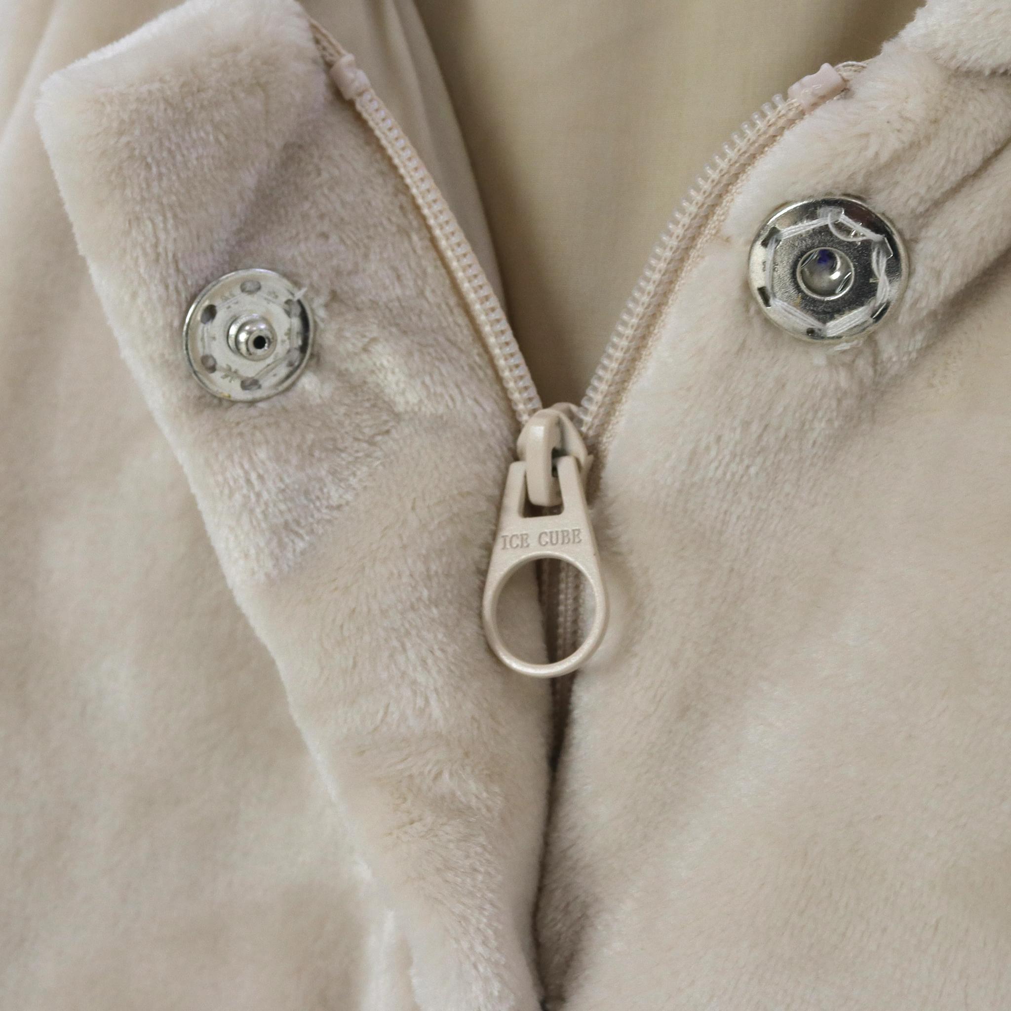 معطف بناتي فاخر ناعم الملمس بسحاب كامل وغطاء رأس. media preview 3