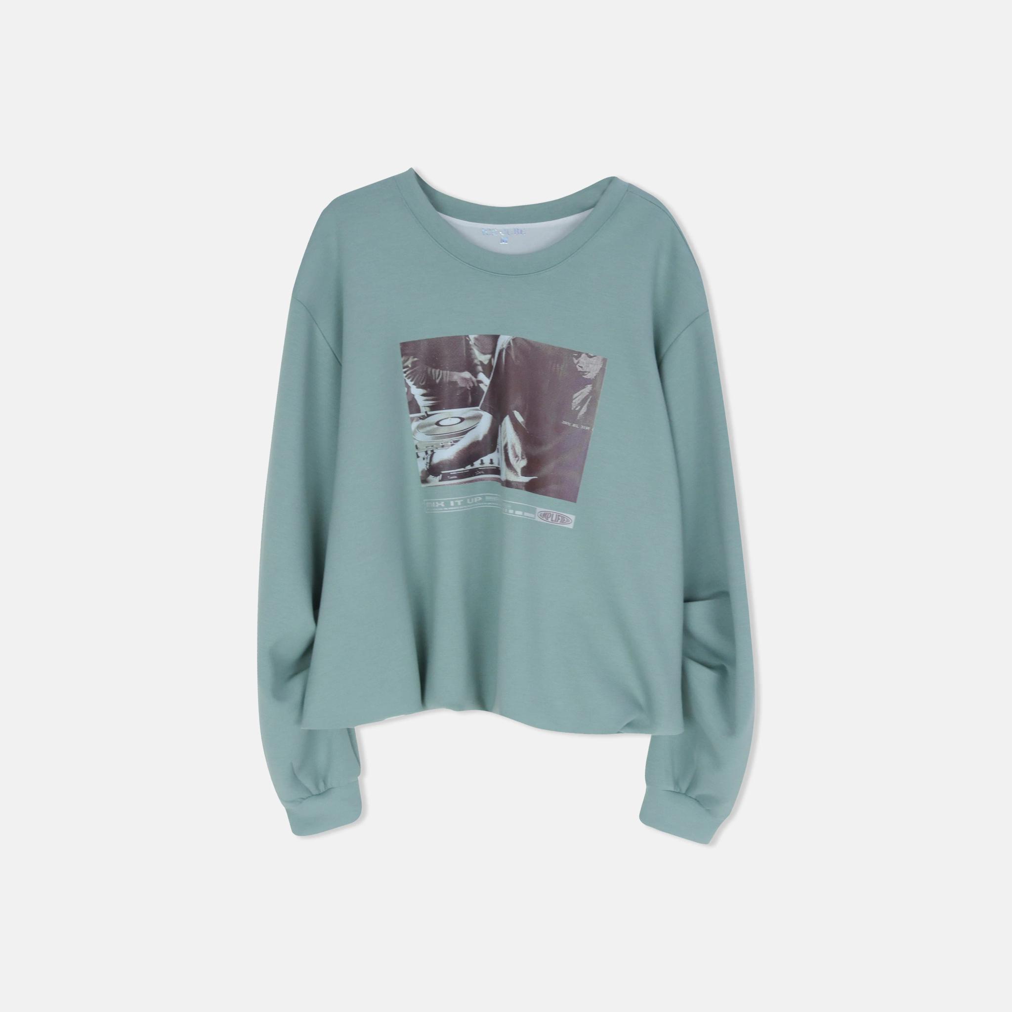 كنزة نسائية برقبة دائرية مزينة برسومات مطبوعة alternative product image