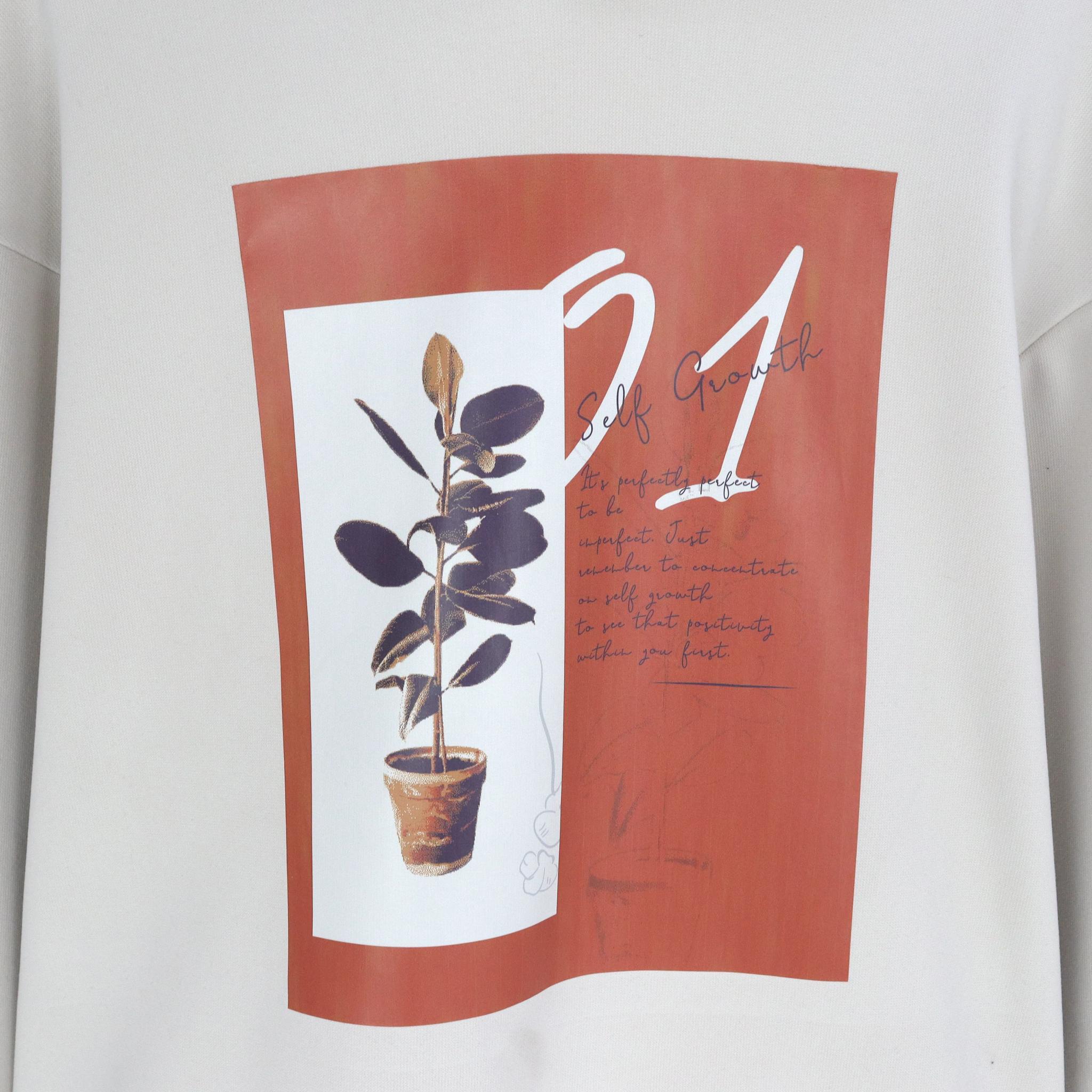 كنزة نسائية فضفاضة برقبة دائرية مزينة برسومات media preview 3