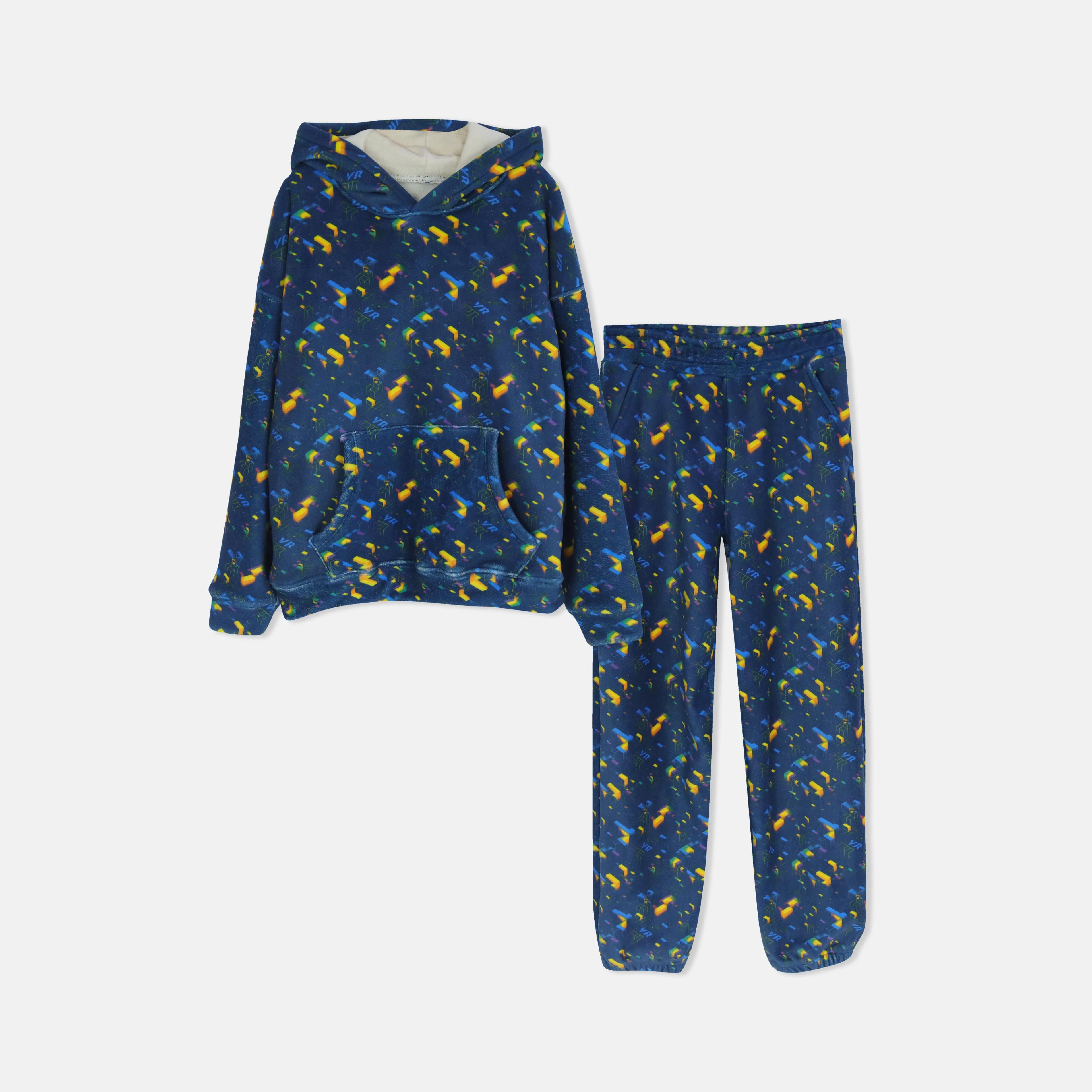 طقم ملابس للأولاد يتكون من سترة بغطاء رأس وبنطال رياضي مطبوع Thumbnail 1