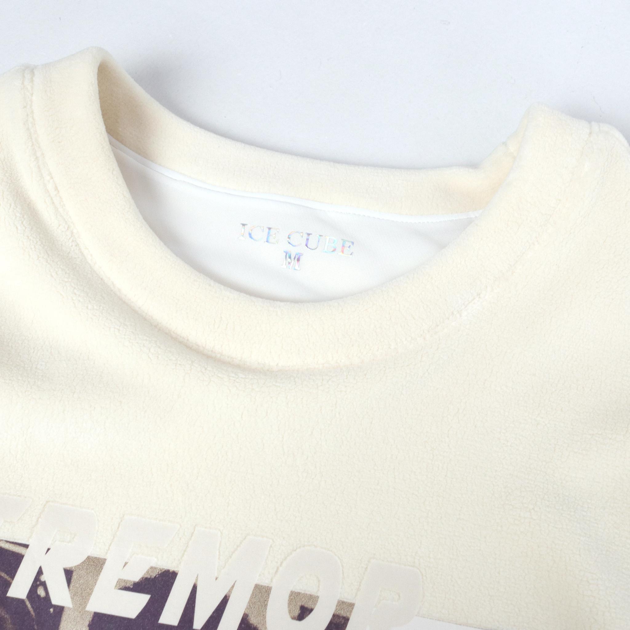 طقم نسائي من قطعتين بنقشة جرائد media preview 3