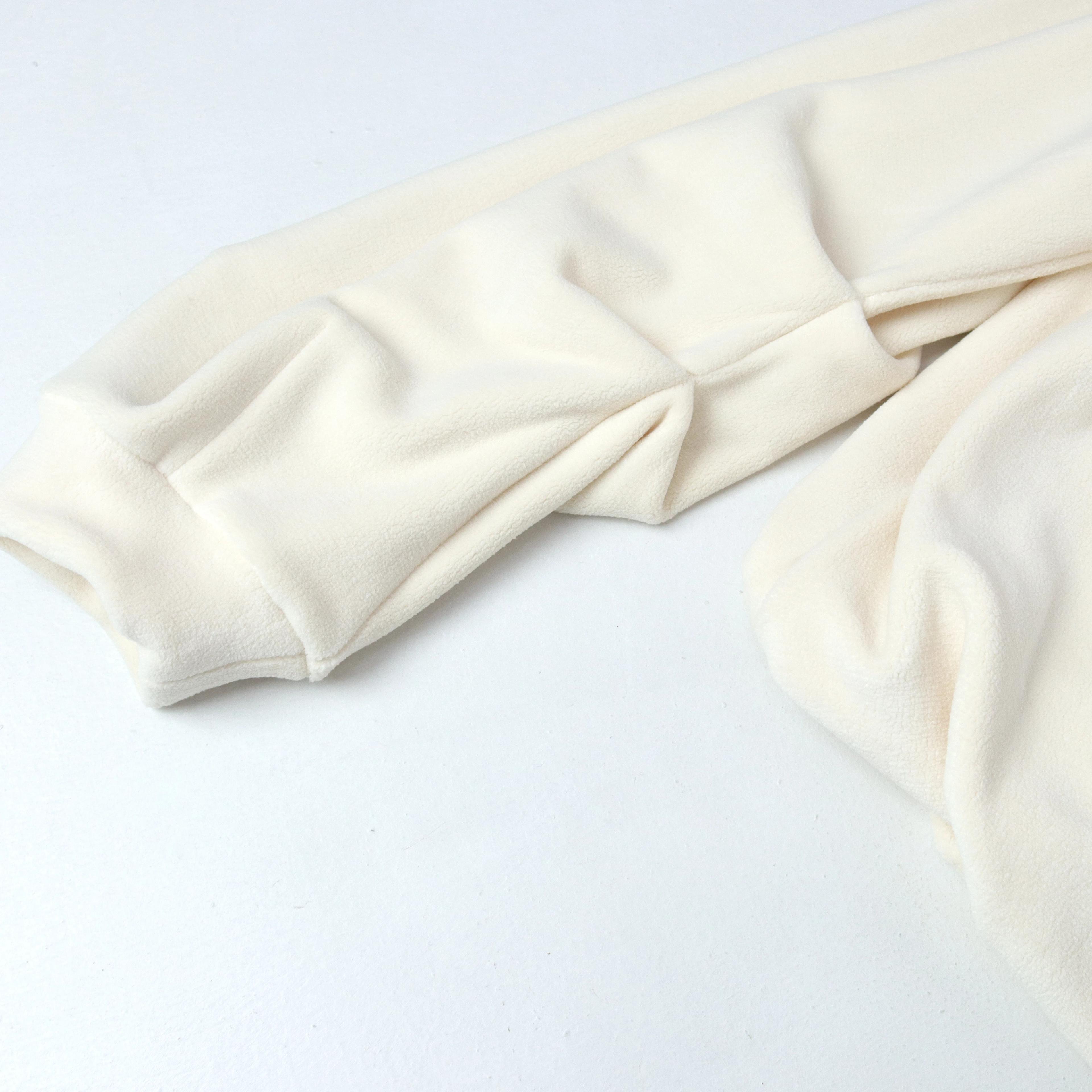 طقم نسائي من قطعتين بنقشة جرائد Thumbnail 4