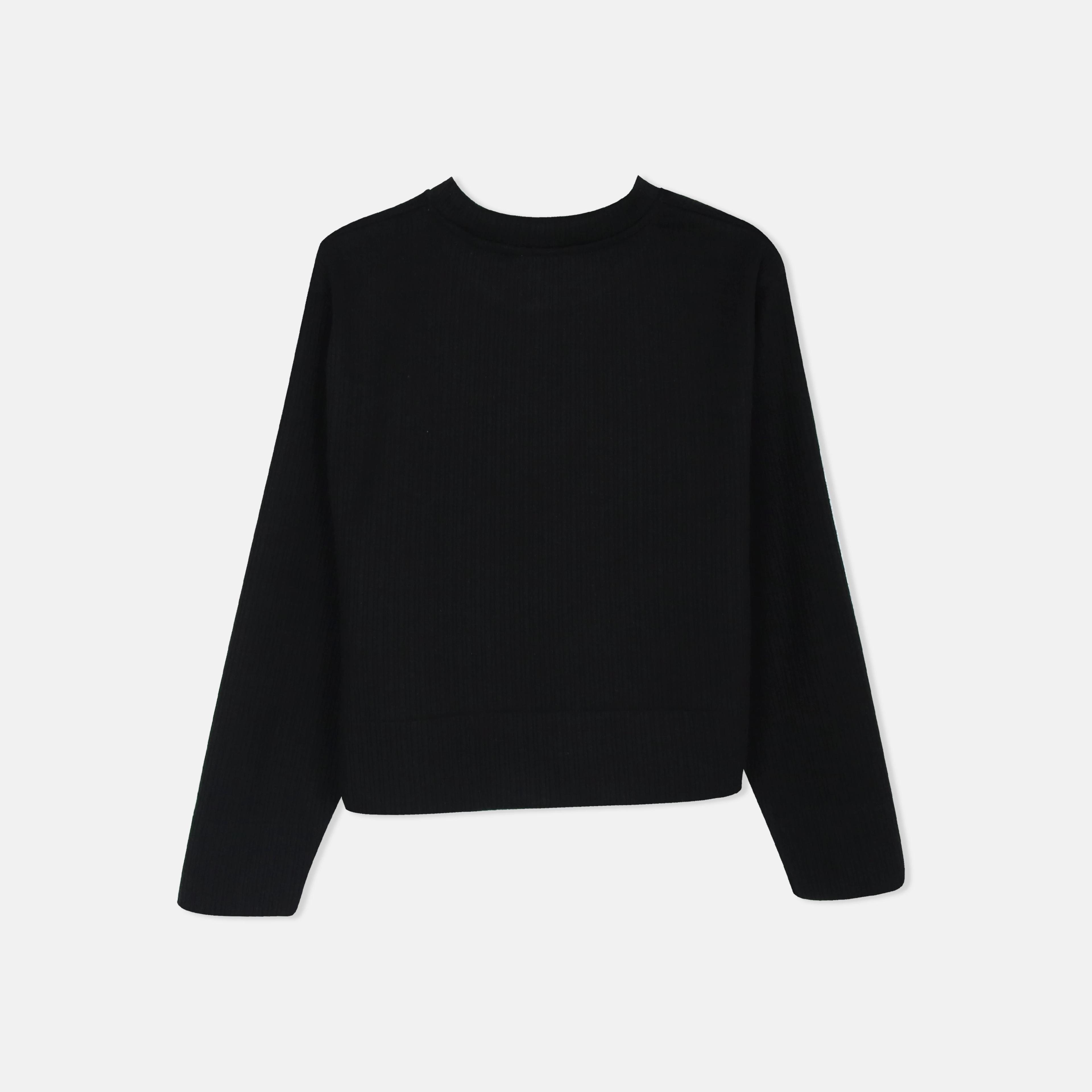 كنزة صوفية مضلعة برقبة دائرية للبنات مع شعار مطرز Thumbnail 3