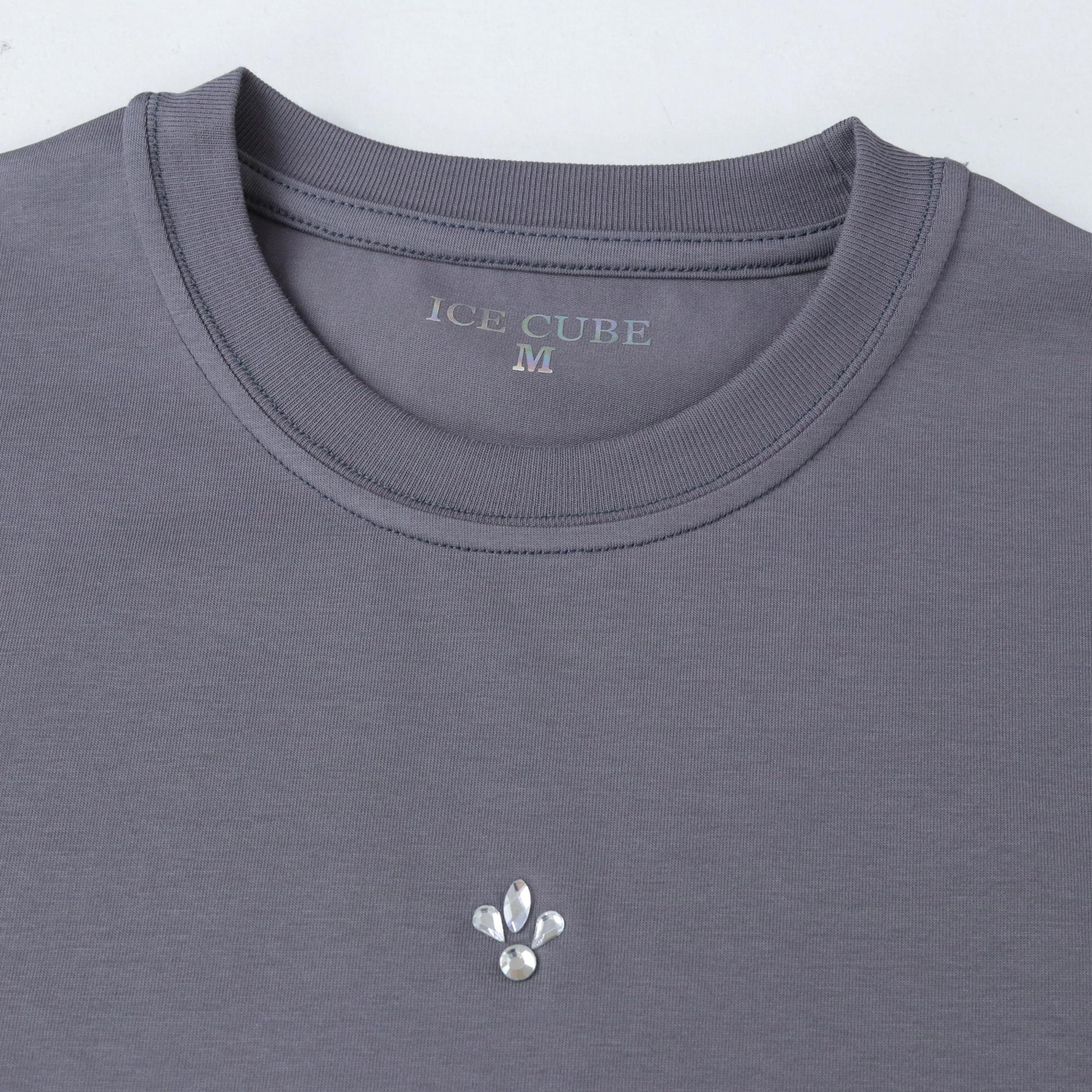 تيشيرت بناتي بقصة مربعة وأكتاف منسدلة ورسومات media preview 2