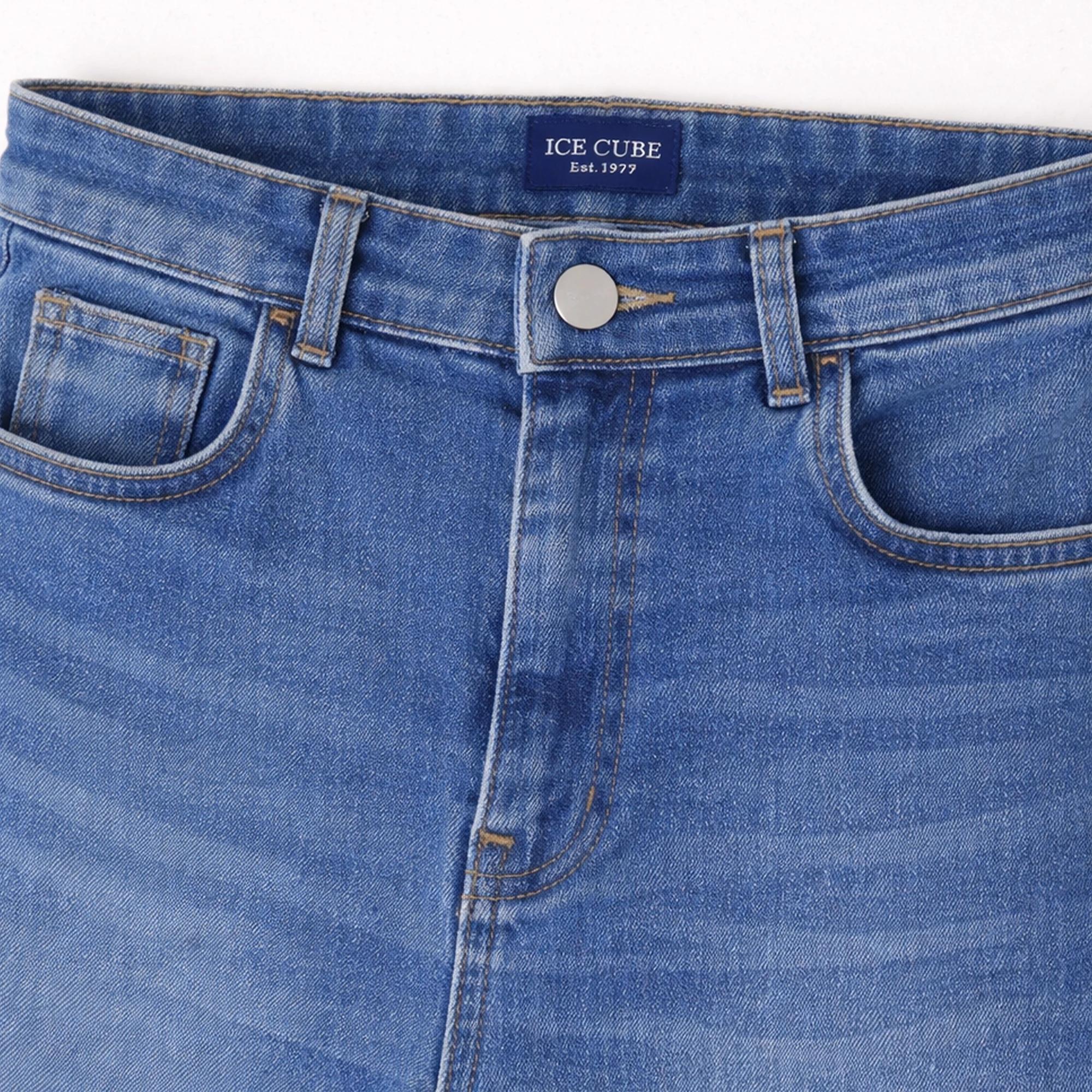 بنطلون جينز نسائي عالي الخصر بقصة مستقيمة باللون الأزرق الفاتح media preview 2