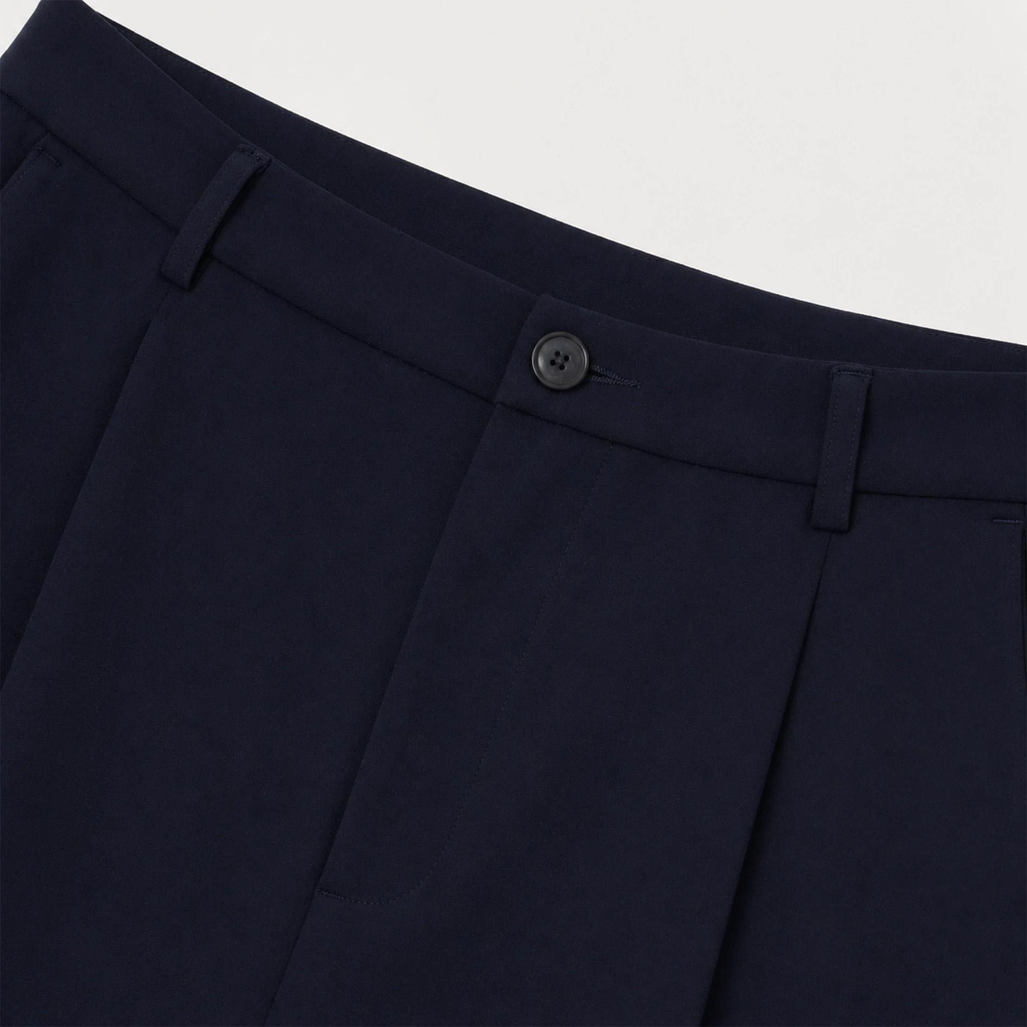Men's trousers with a pleated design Thumbnail 2
