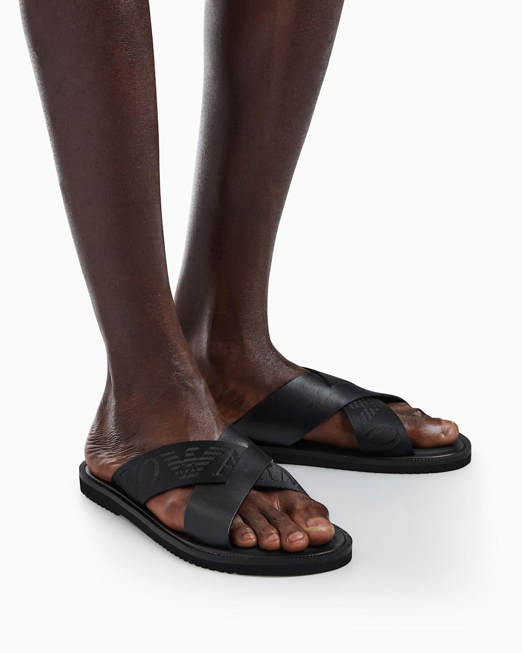 صندل أرماني هوست من جلد البقر + شعار R alternative product image