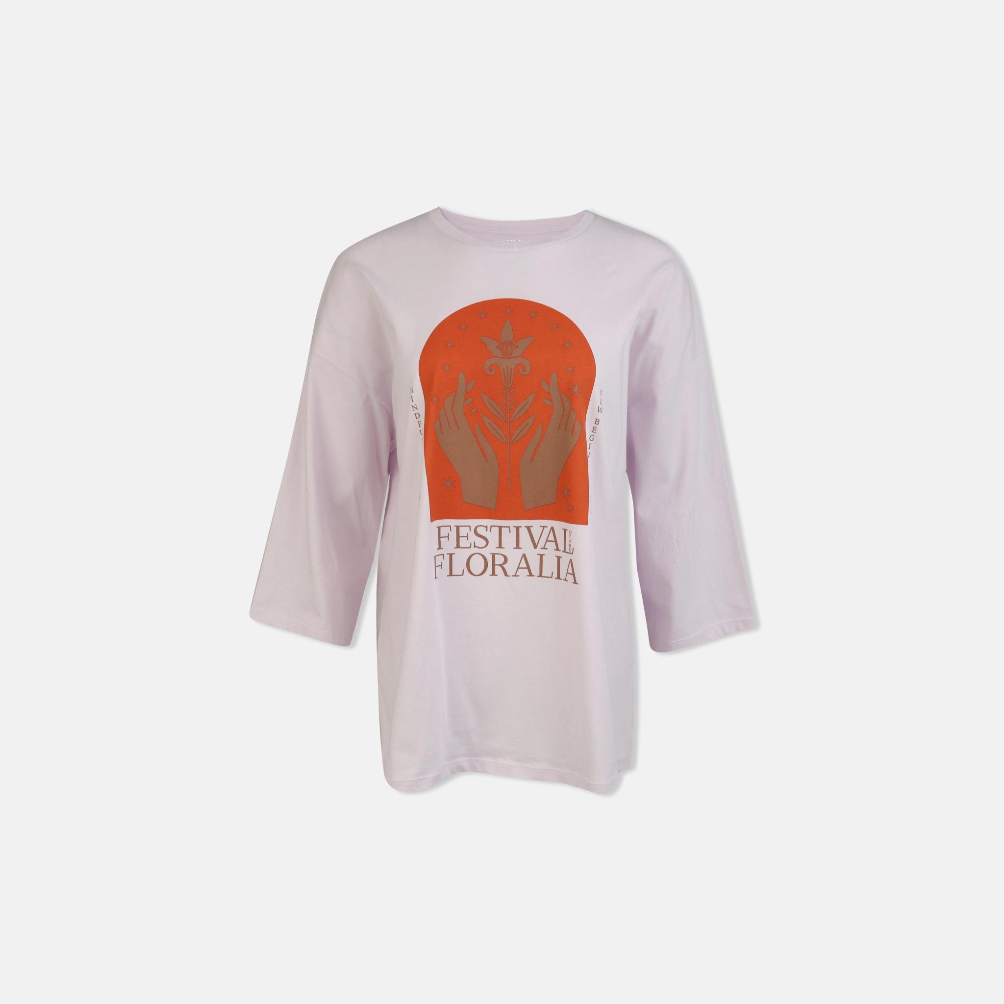تي شيرت نسائي بأكمام طويلة مميز بلون الزهر الفاتح product image