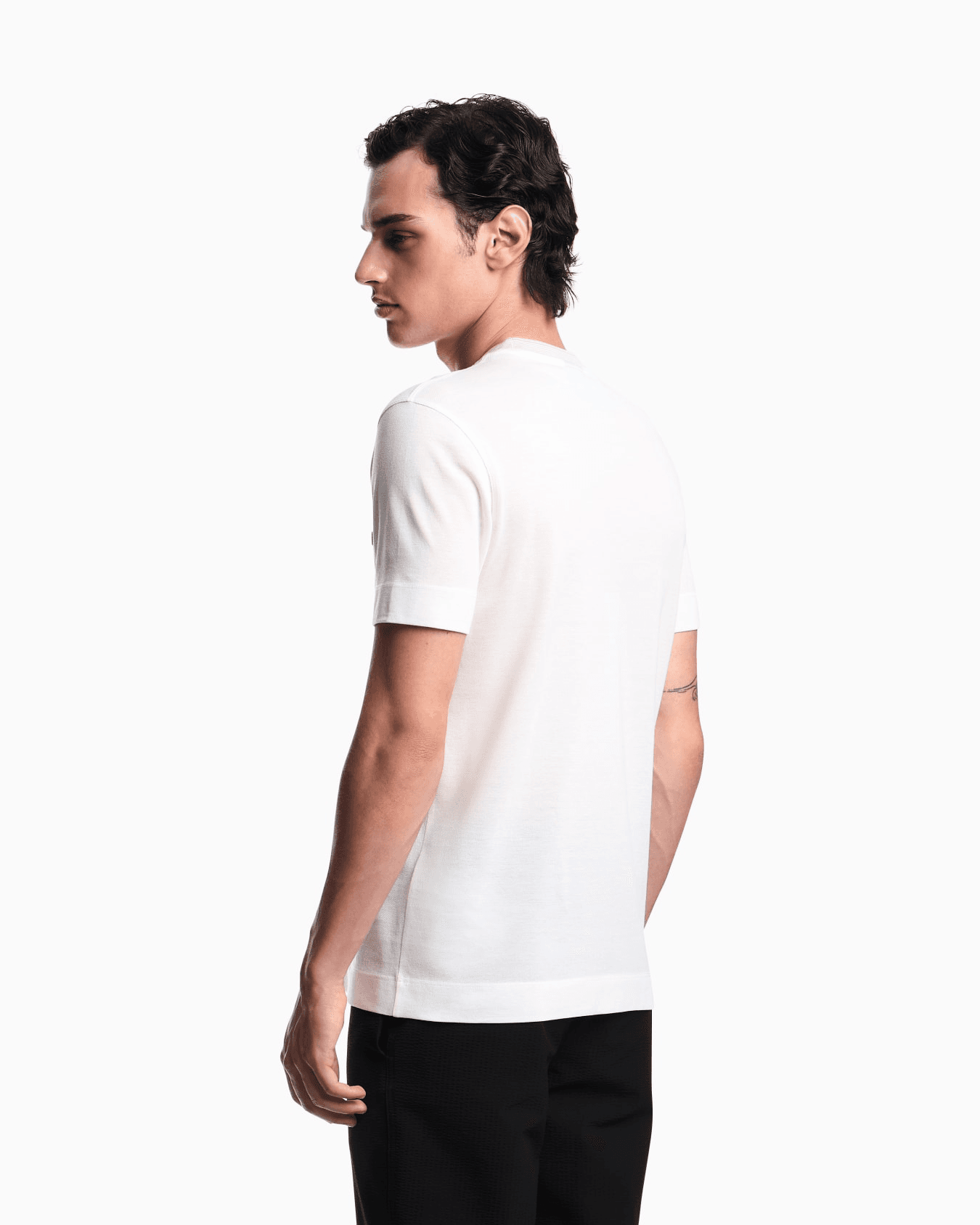 High quality classic men's t-shirt media preview 4