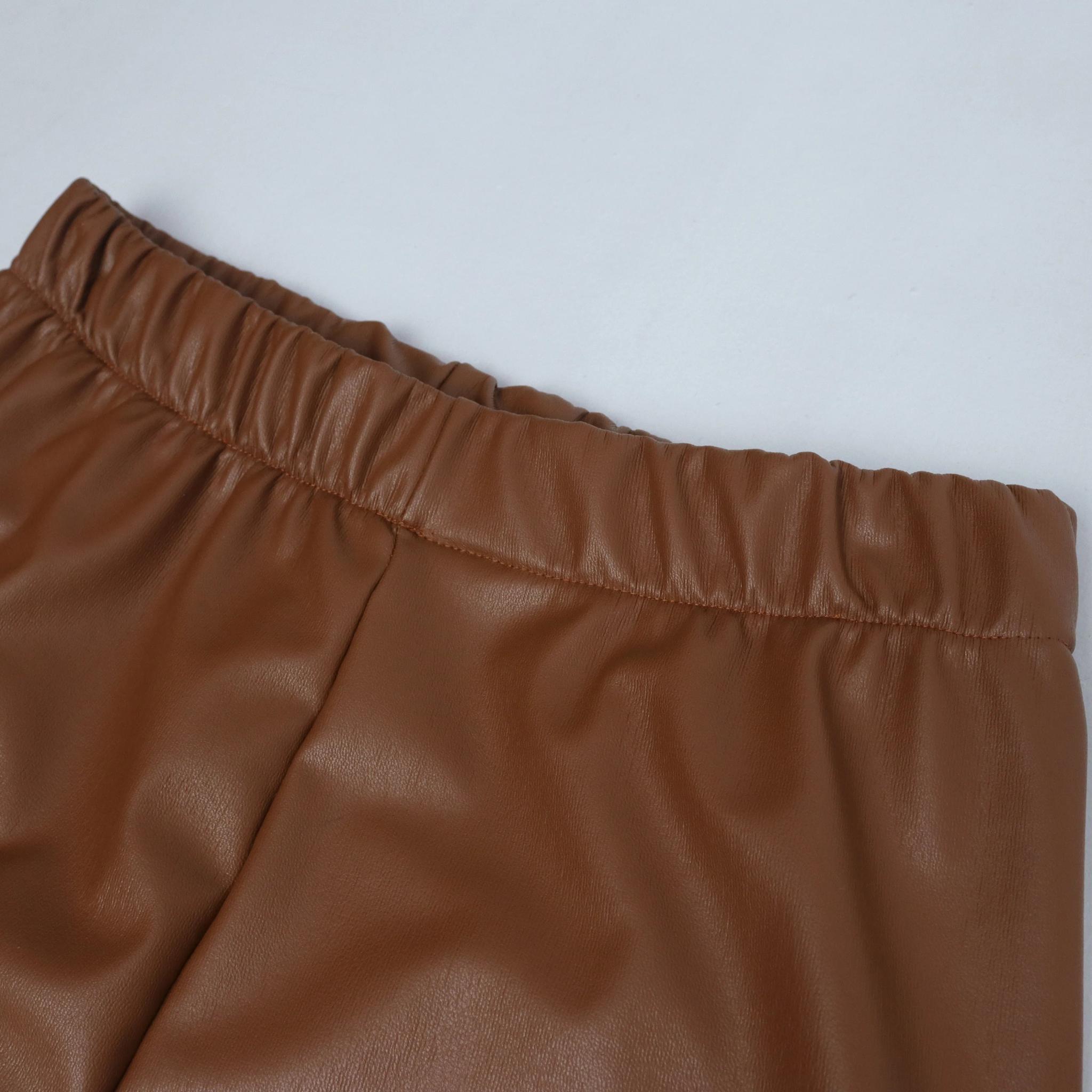 بنطال ضيق من الجلد الصناعي سهل الارتداء مع قماش مطاطي media preview 2