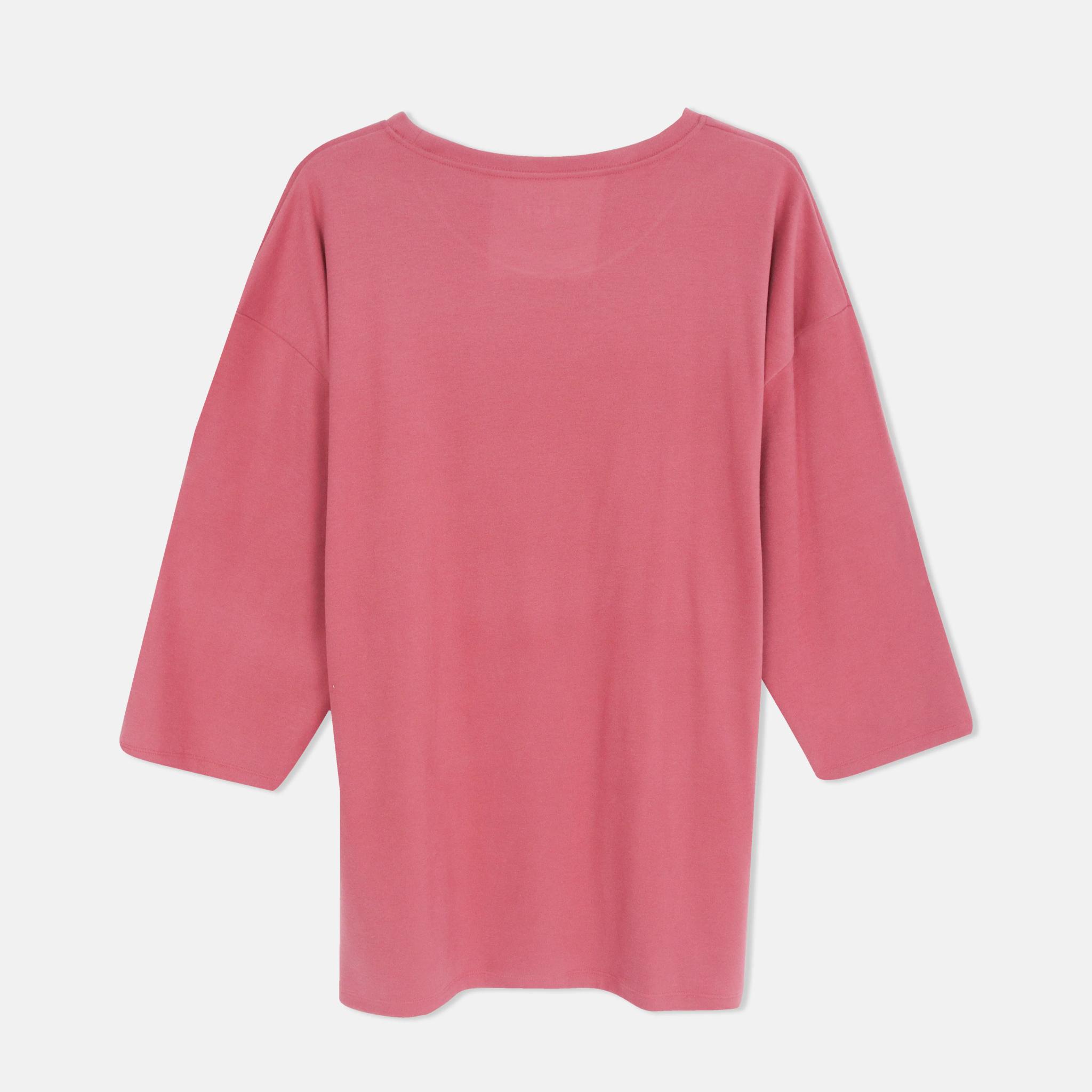 بلوزة خفيفة الوزن بأكمام ثلاثية الأرباع media preview 3