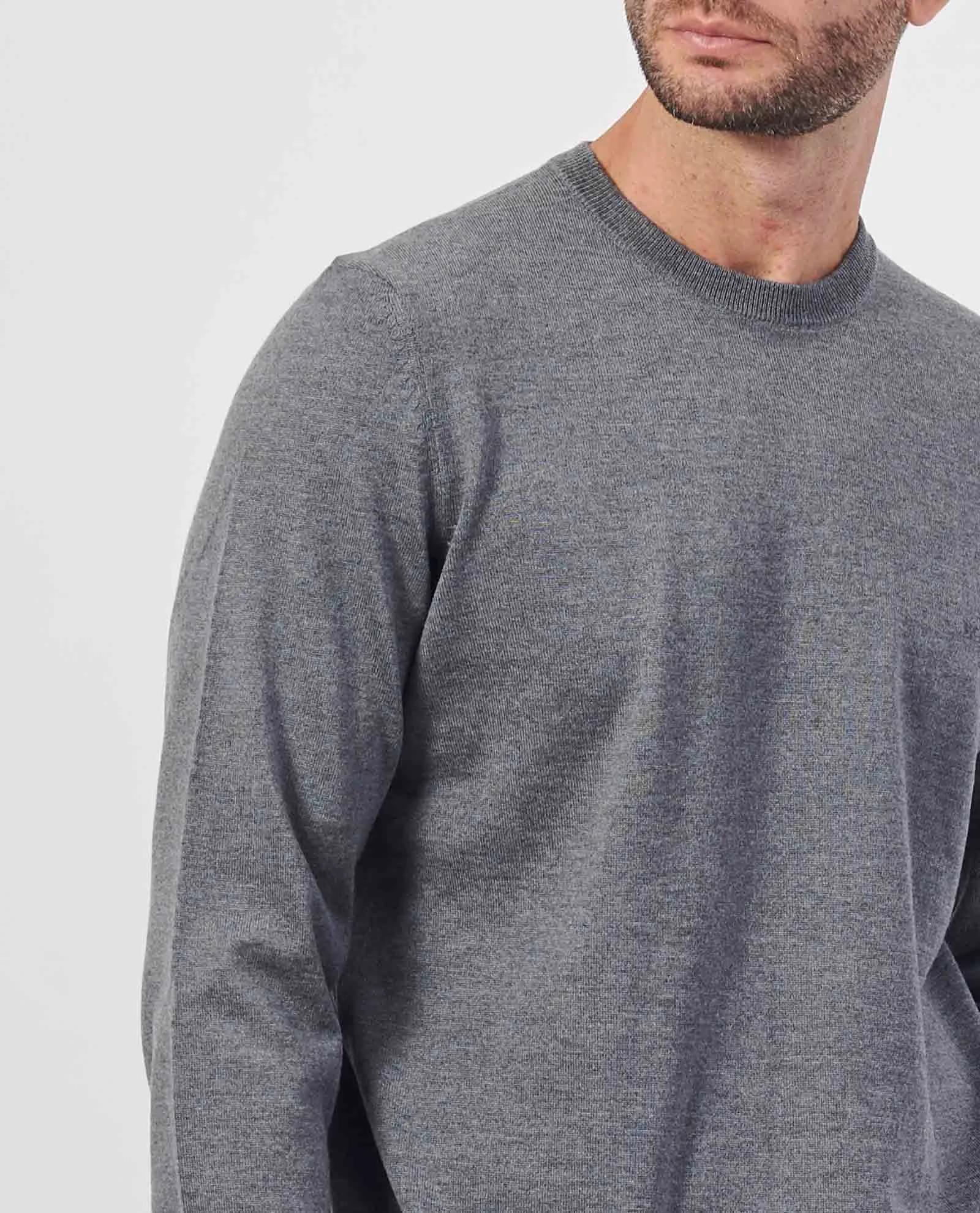 سترة صوفية بأكمام طويلة من Boss media preview 3