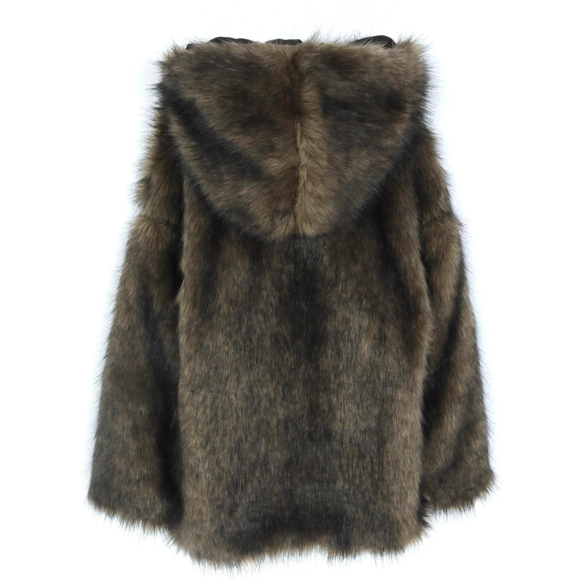 جاكيت من الفرو الصناعي للنساء media preview 3