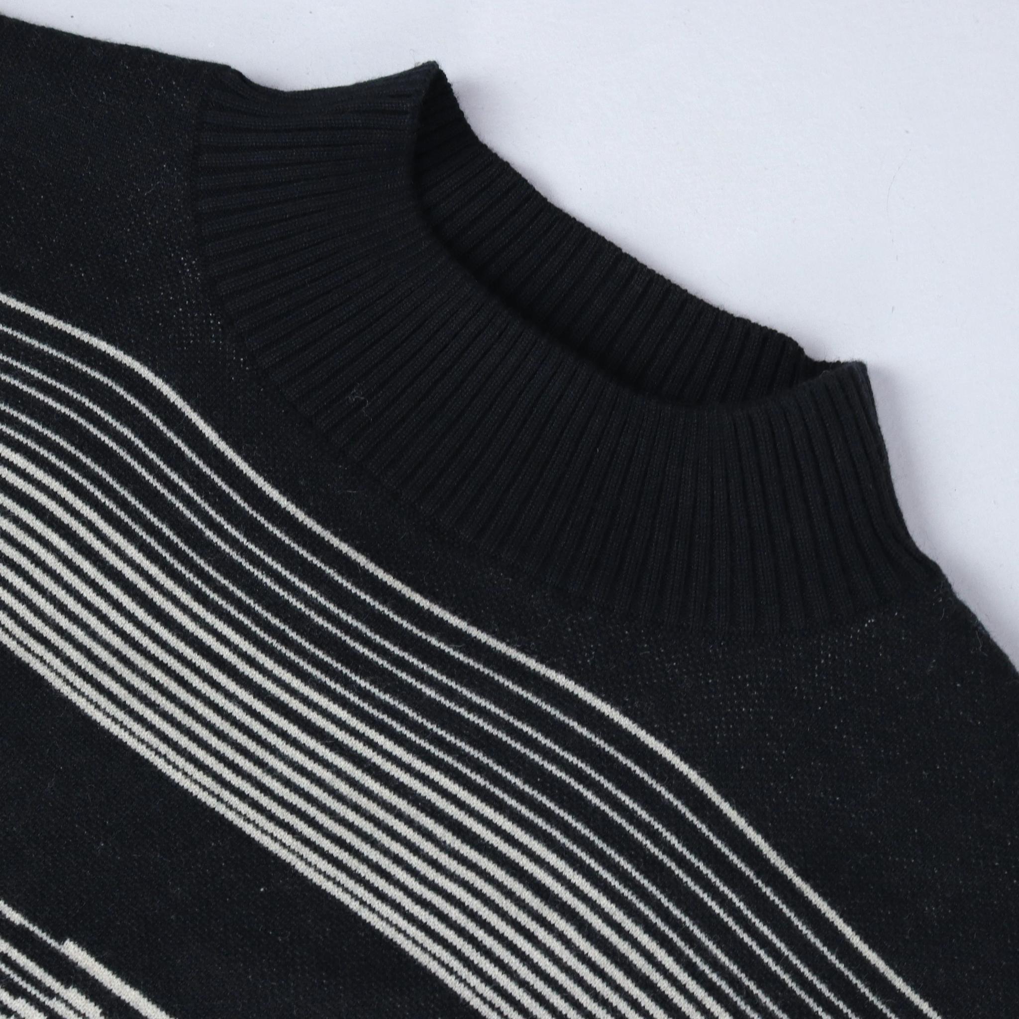 سترة نسائية كبيرة الحجم محبوكة بنقشة حصان media preview 2