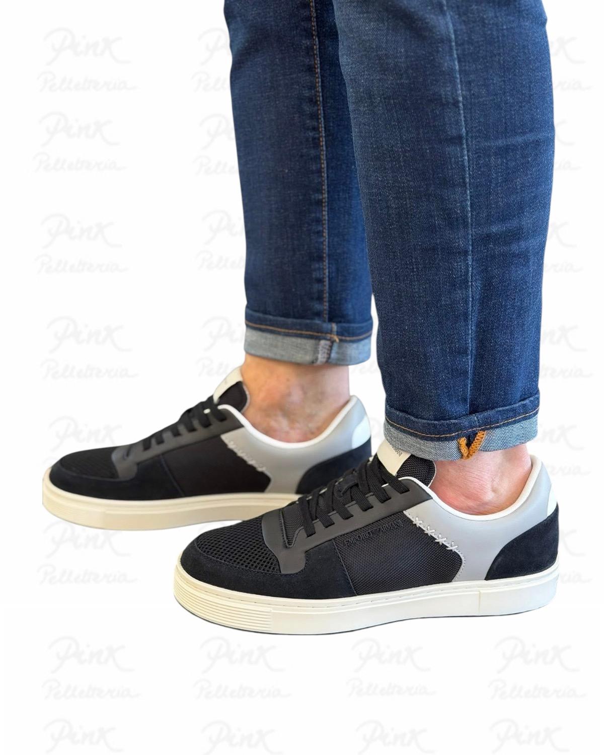 حذاء رياضي أرماني رن كاو سويدي + إير ميس alternative product image