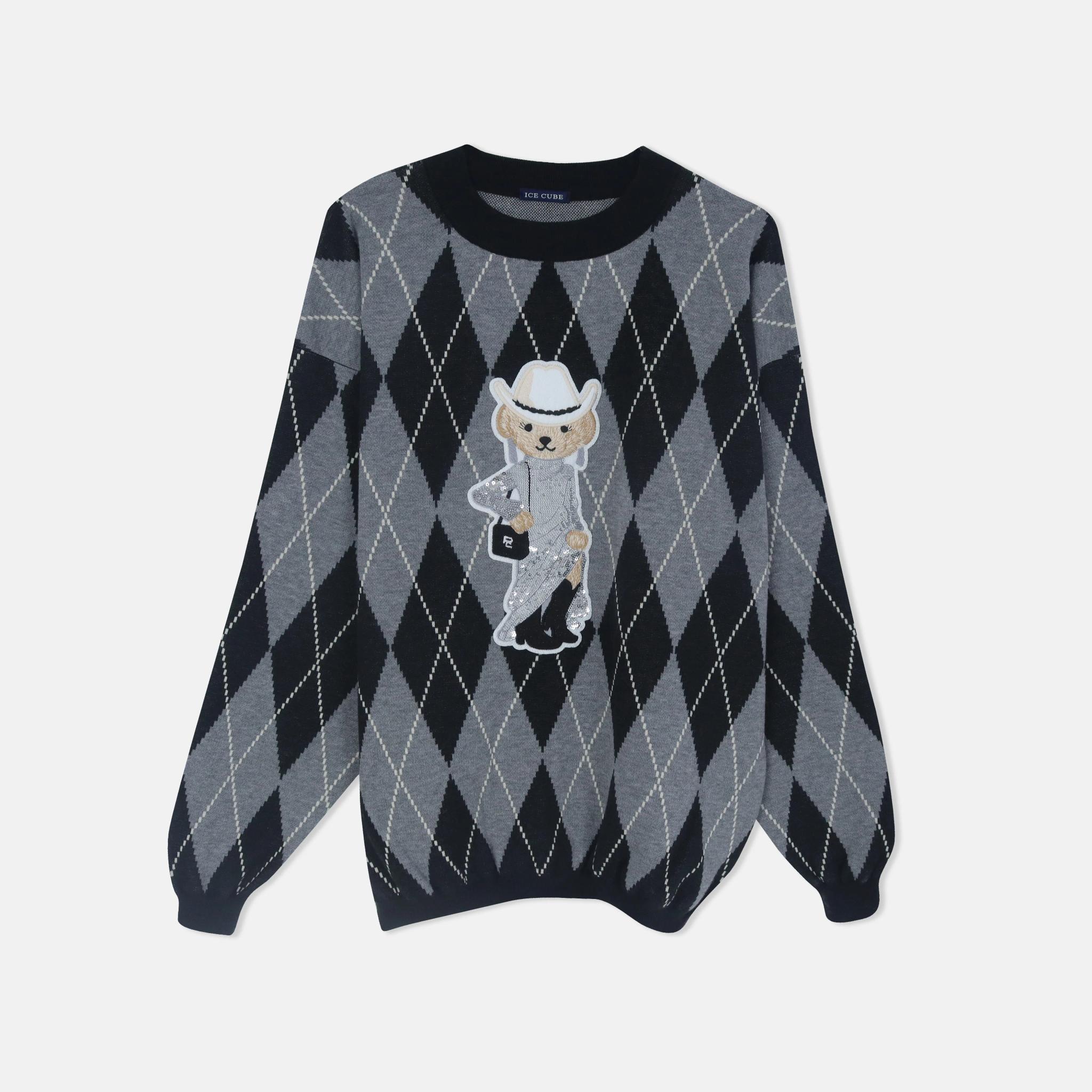 Women's knitted sweater with a bear print product image
