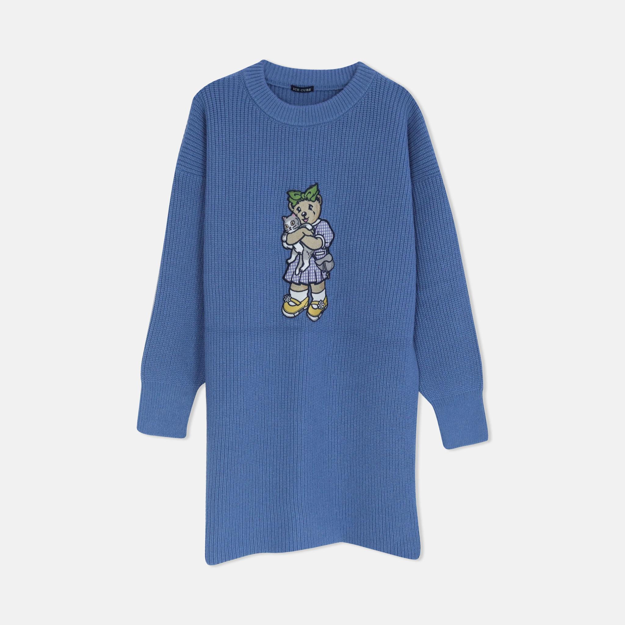 Women's long knitted sweater with a bear print product image